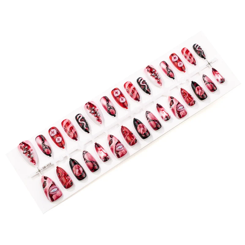 Künstlerische Nagelkunst Karnz