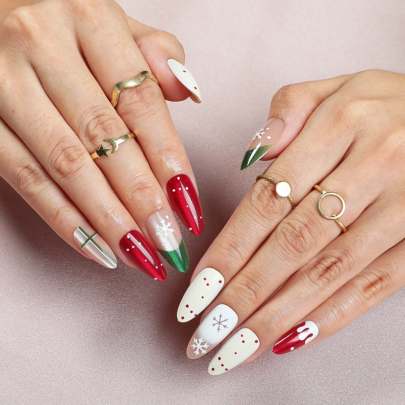 Festliches Feiertags-Nagelkunst-Design Karnz