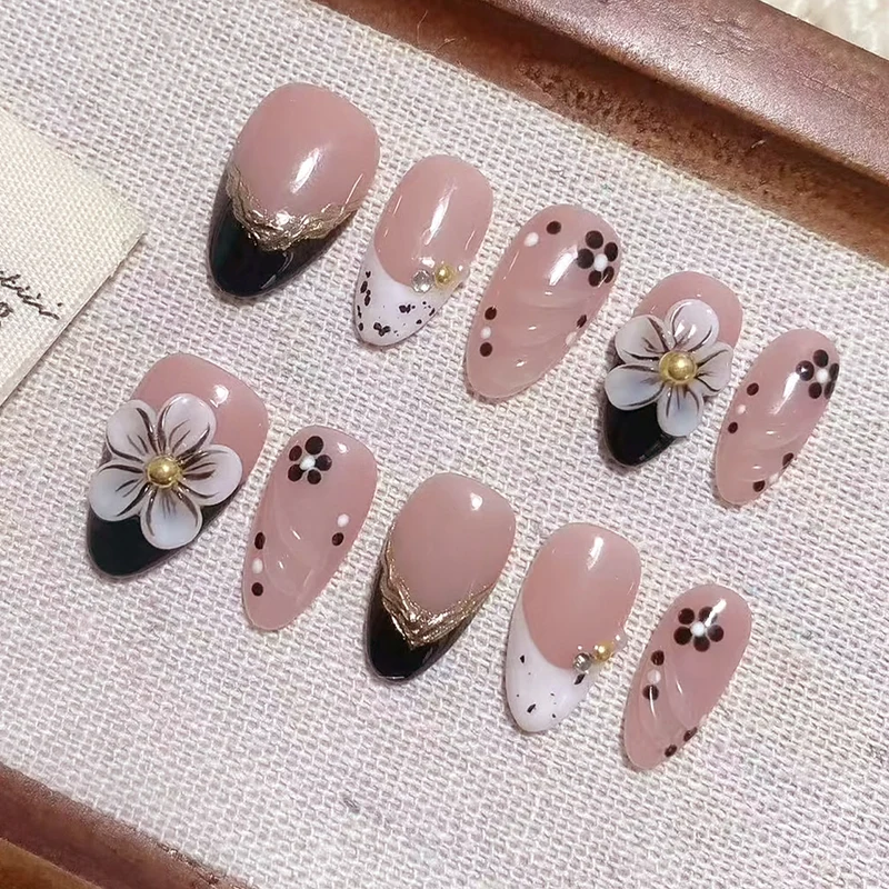 Dekorative, florale und mit Edelsteinen verzierte Press-On-Nägel Karnz