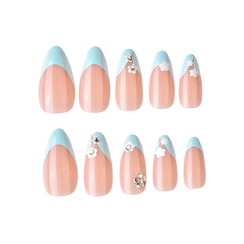 Blumige Akzent Press-On Nail Set mit Edelstein Details Karnz