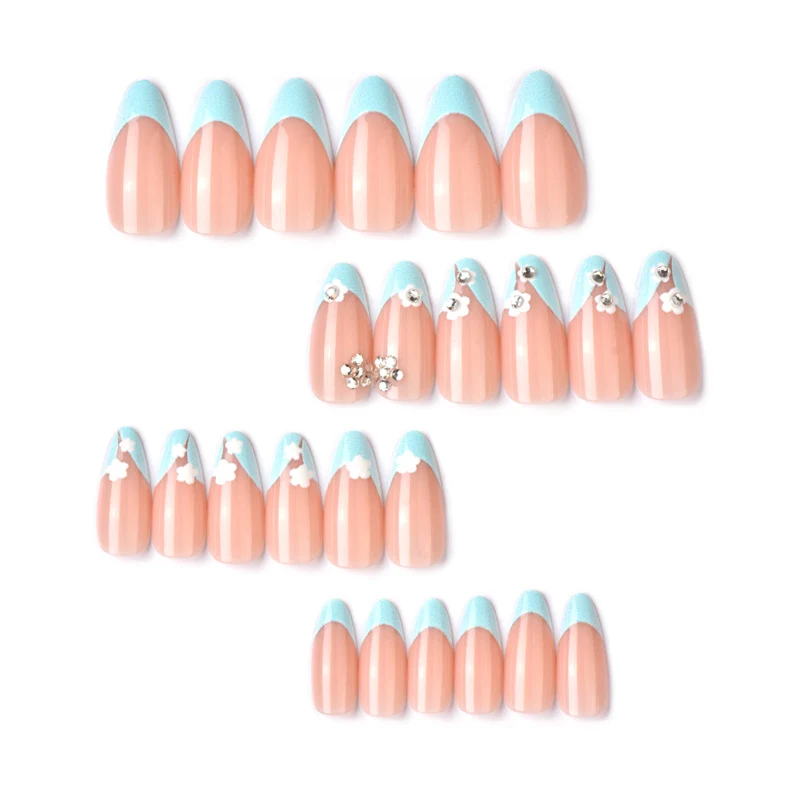 Blumige Akzent Press-On Nail Set mit Edelstein Details Karnz