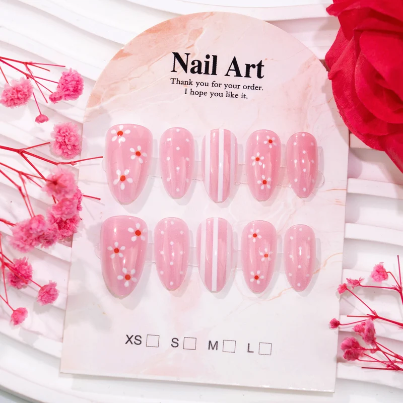 Elegantes Blumenmuster Press-On Nagelkunstset Karnz