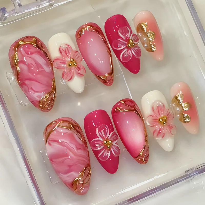 Elegantes Blumen- und Metallic-Press-On-Nagelkunst-Set Karnz