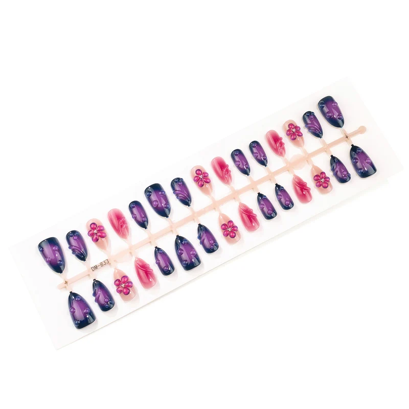 Elegantes florales Akzent-Press-On-Nagelset Karnz