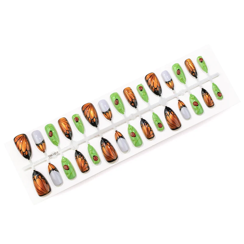 Künstlerisches Marienkäfer-Themen Press-On Nagelkunst Set Karnz