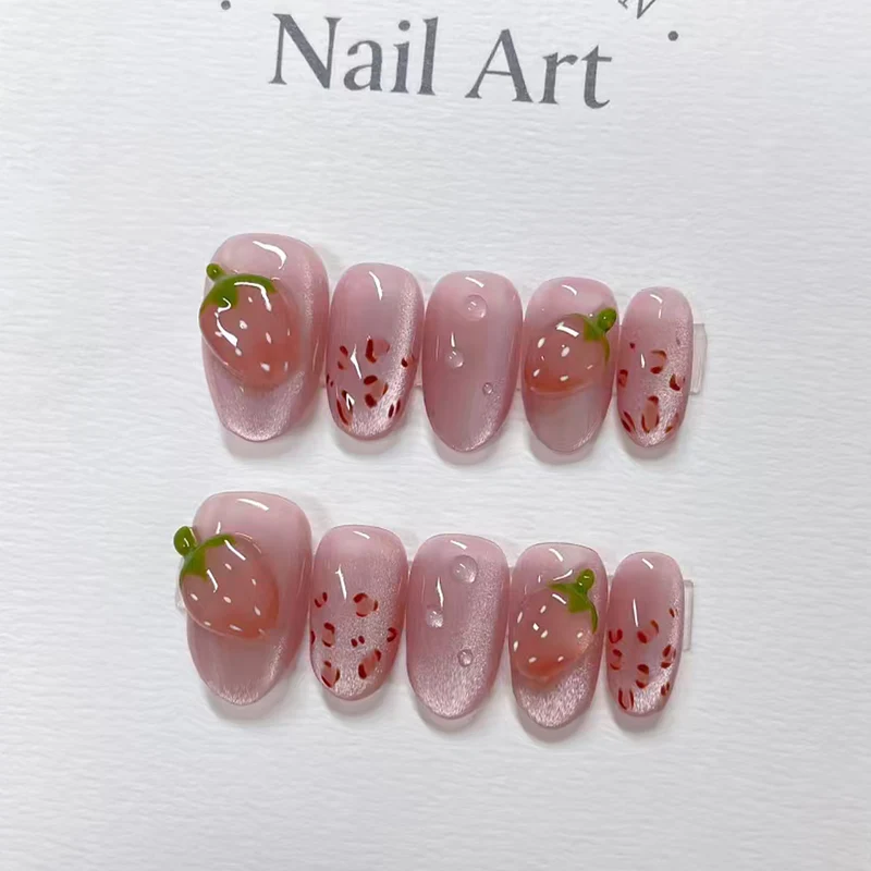 Künstlerische von Erdbeeren inspirierte Press-On Nagelkunst Karnz