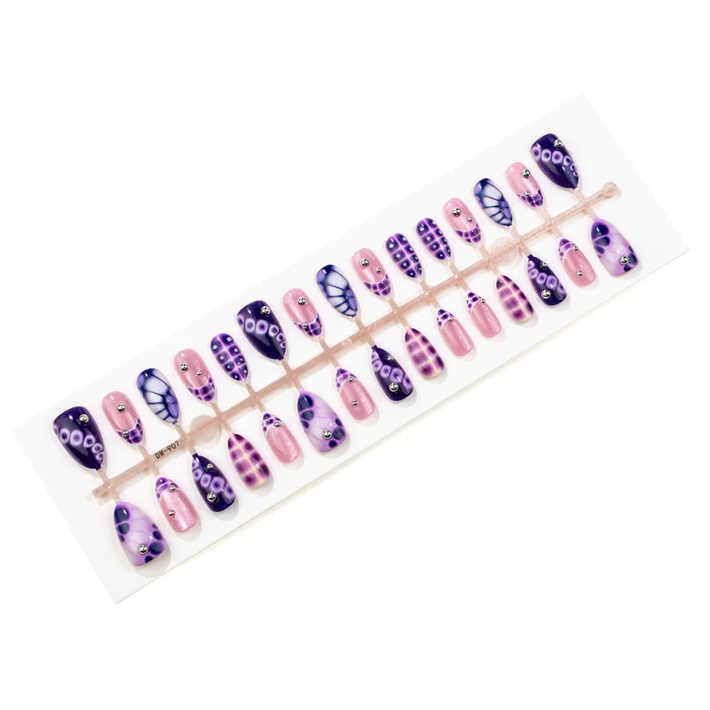 Elegantes dekoratives Press-On-Nagel-Set Karnz