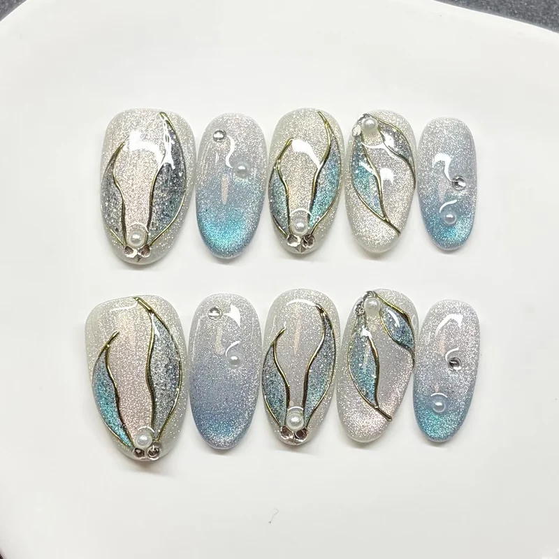 Elegantes dekoratives Press-On-Nagelkunst-Set mit Perlen- und Blattelementen Karnz