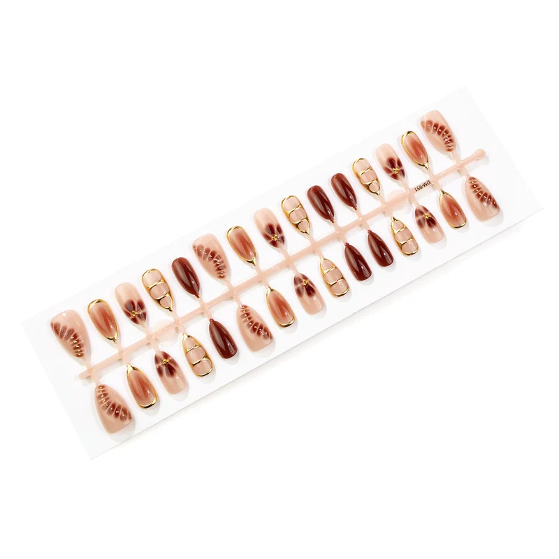 Elegantes dekoratives Press-On-Nail-Art-Set mit goldenen Akzenten Karnz