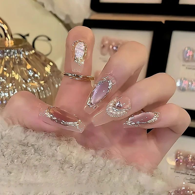 Elegante dekorative Press-On-Nagelkunst Karnz