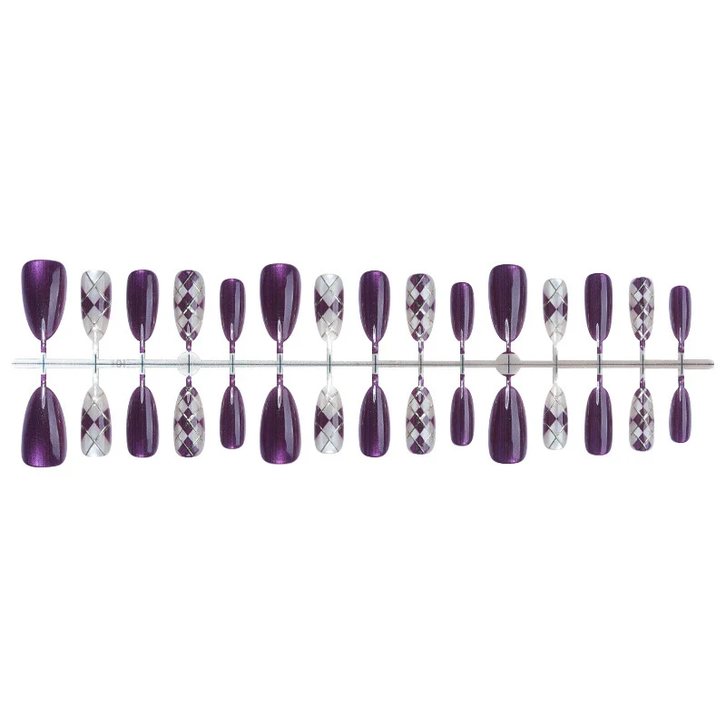 Elegante schicke Press-On Nagelkunstset Karnz