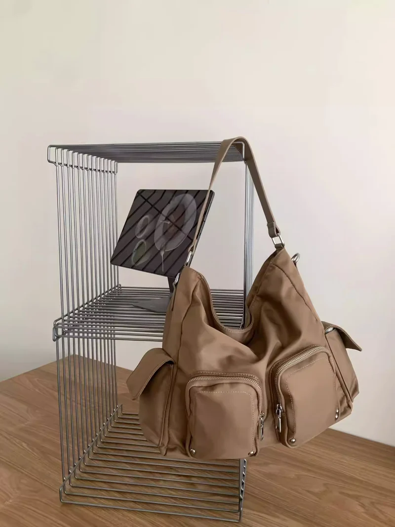Multi-Pocket Utility Schultertasche