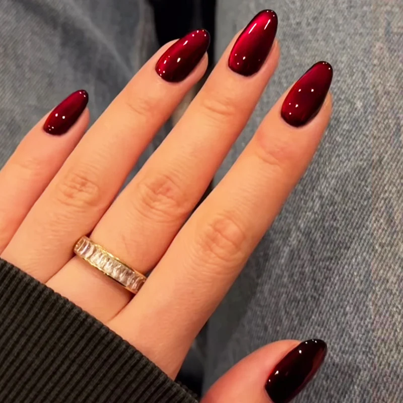 Elegantes, mandelförmiges Press-On Nageldesign Set Karnz