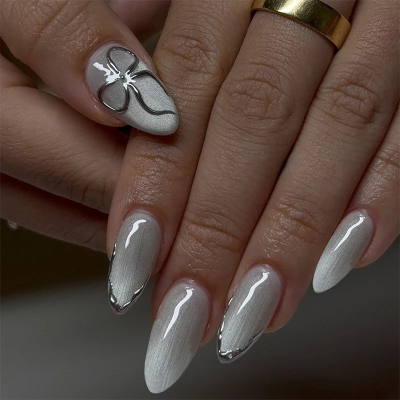 Elegante Stiletto Press-On Nagelkunst Karnz