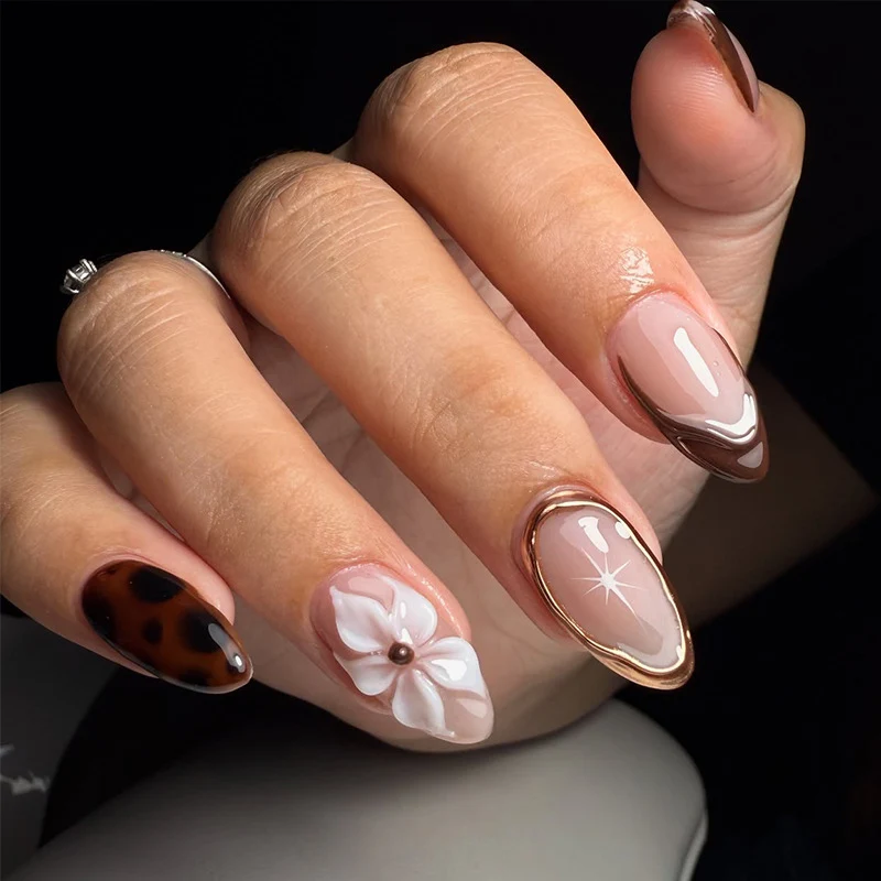 Kreative Künstlerische Press-On Nagelkunst Karnz
