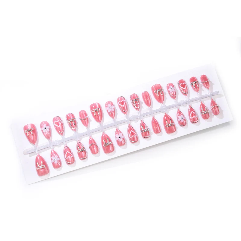 Dekoratives Press-On Nagelkunstset mit einzigartigen Herz- und Blumendesigns Karnz