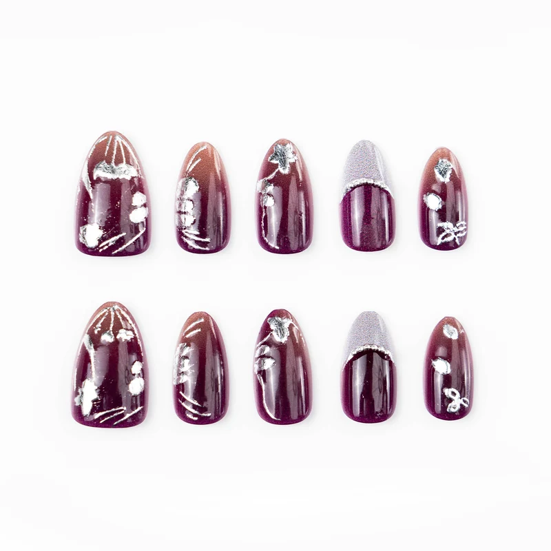 Elegantes Press-On-Nagelkunst-Set mit silbernen Akzenten Karnz