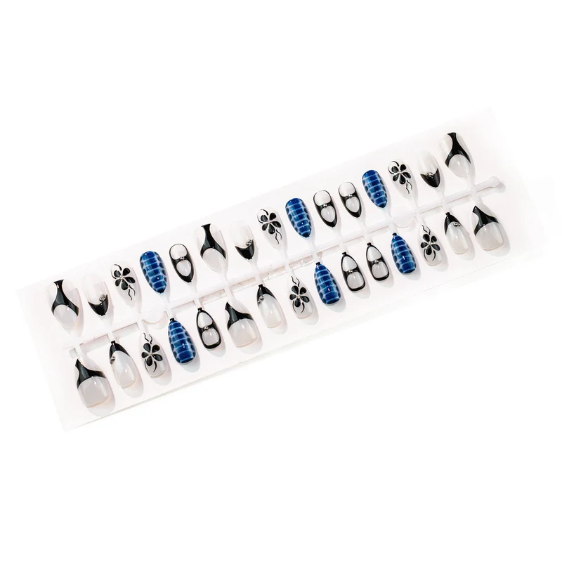 Elegantes Press-On-Nagelkunst-Set mit kreativem Design Karnz