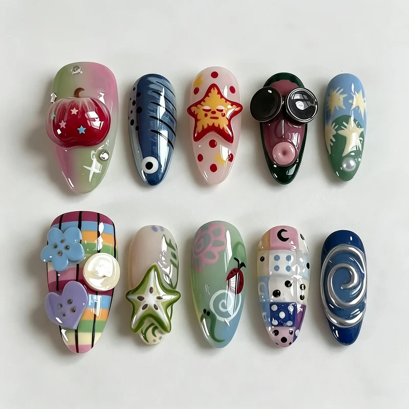 Künstlerisches Press-On-Nagelset mit verspielten Designs Karnz