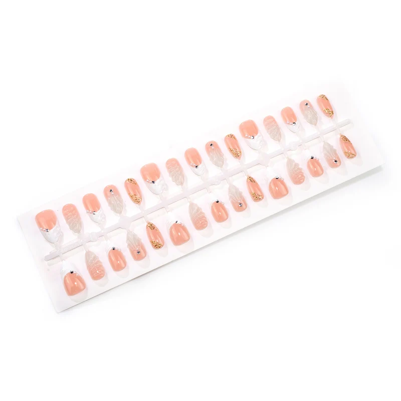 Chic Press-On Nail Art Set mit elegantem Design Karnz