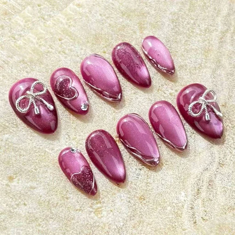 Dekoratives Press-On Nagelkunst-Set mit Herz- und Schleifendetails Karnz