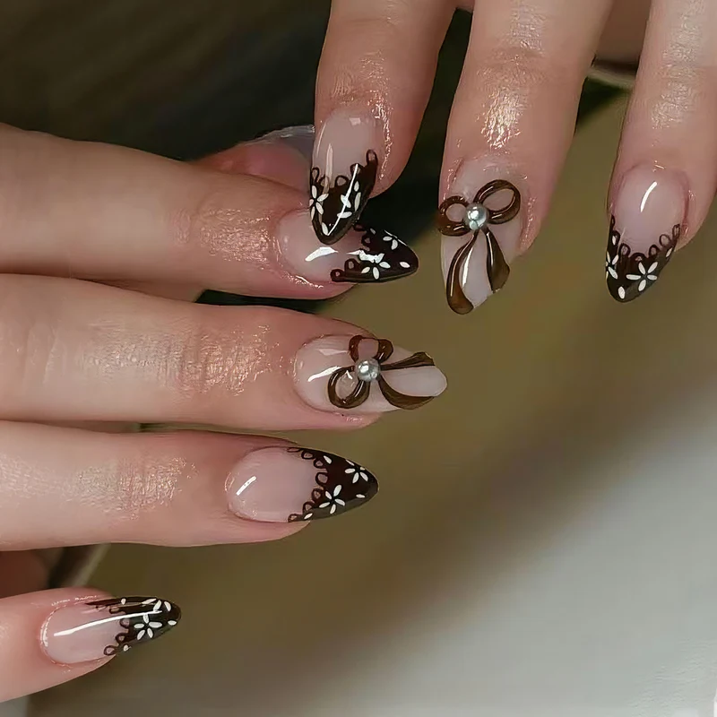 Künstlerisches French Tip Press-On Nagelkunstset Karnz