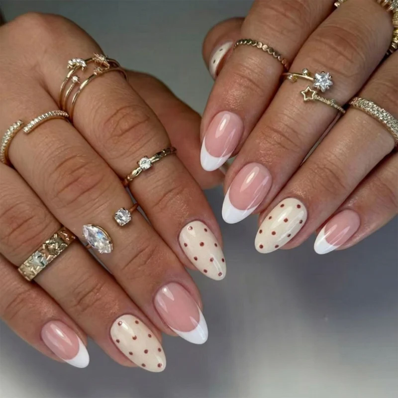 Elegante Spitz-Presse-Nagelkunst Karnz