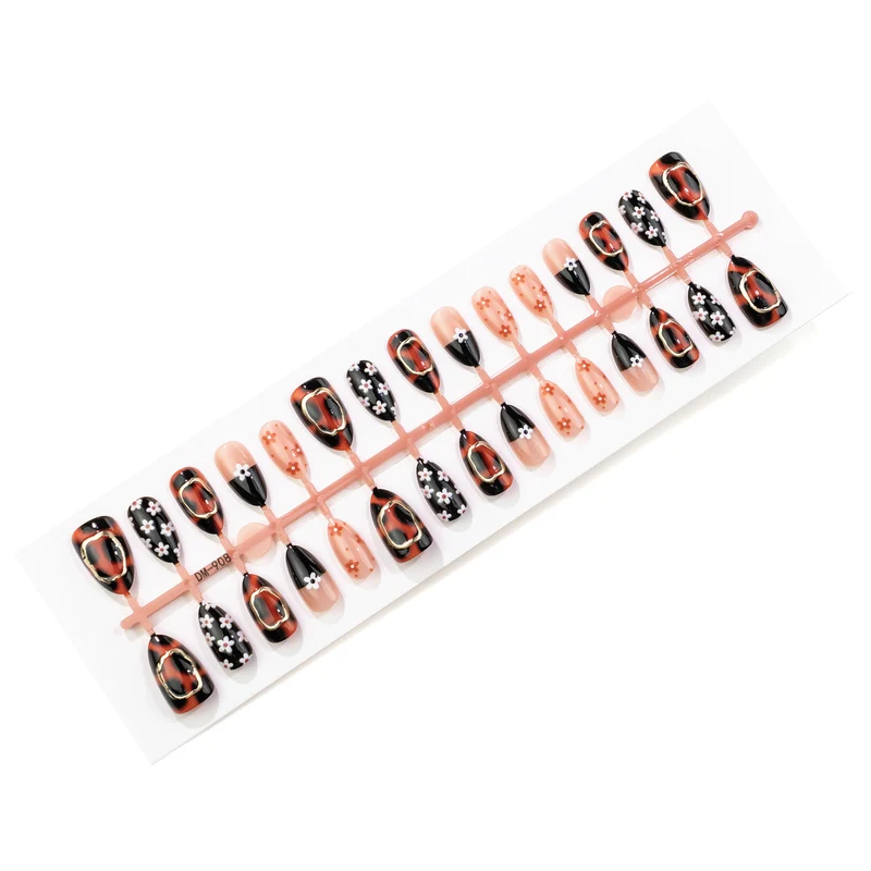 Künstlerisches Press-On Nail Art Set mit floralen Designs Karnz