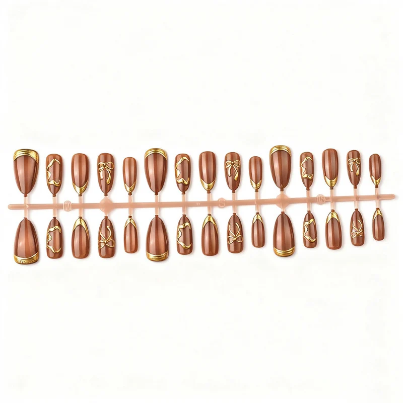 Dekoratives Press-On Nagelkunst Set Karnz