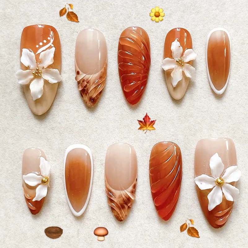 Künstlerisch florales Press-On Nagelset Karnz