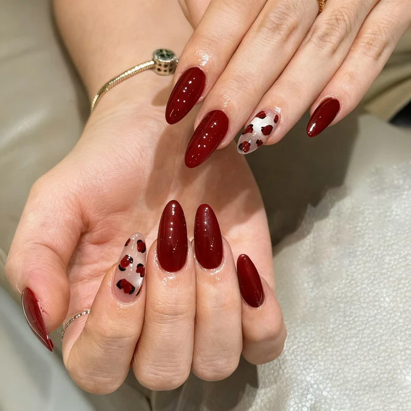 Künstlerisches Press-On Nagelkunstset mit Kirschakzenten Karnz