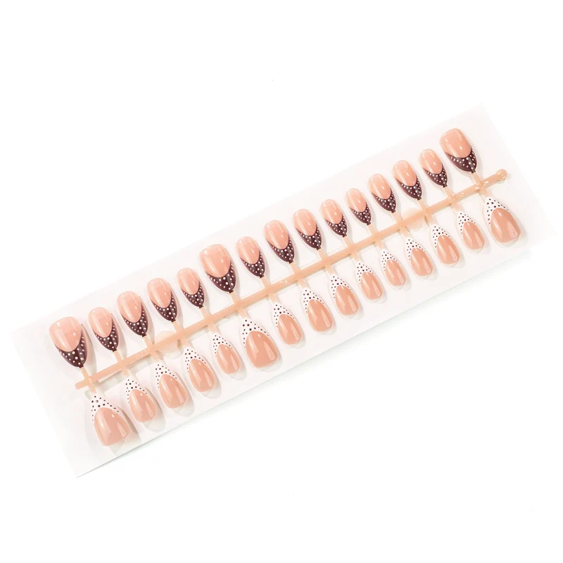Künstlerisches Spitz-Press-On-Nageldesign Karnz