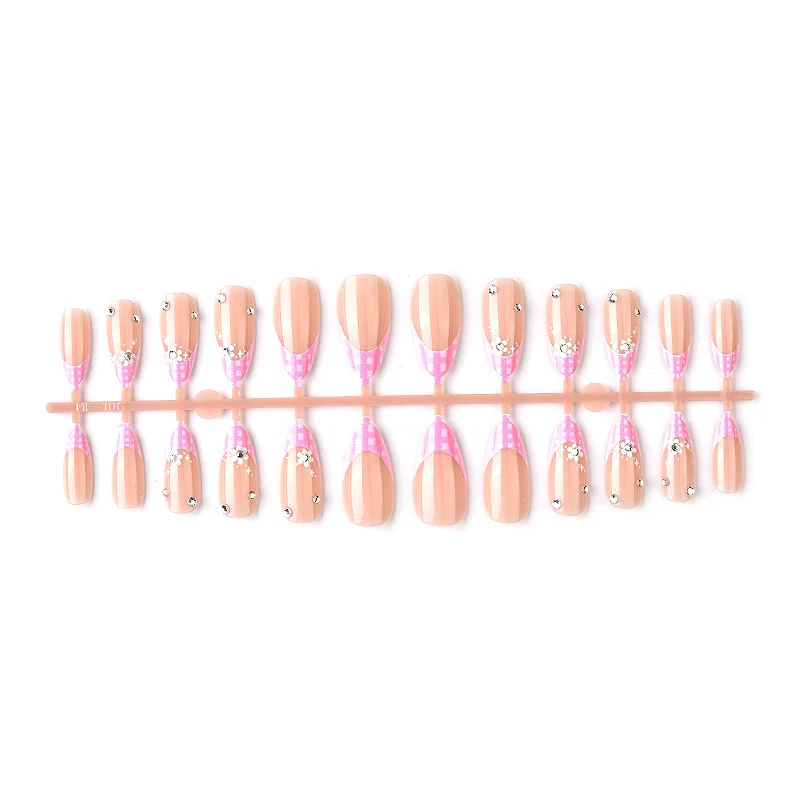 Künstlerisches Floral Französisch Press-On Nagelset Karnz