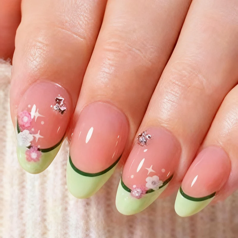 Künstlerisches, mit Blumen verziertes Press-On Nagelset Karnz