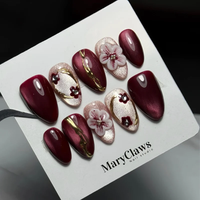 Künstlerisches floral verziertes Press-On-Nagelset Karnz