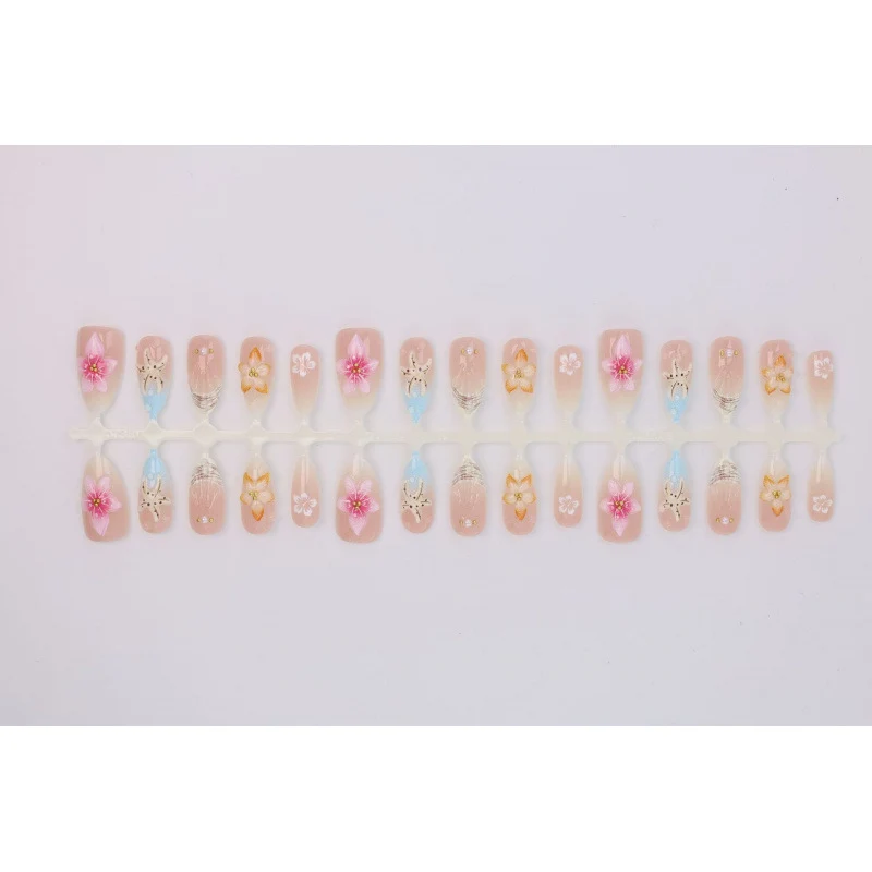Künstlerisches floral-verziertes Press-On Nagelset Karnz