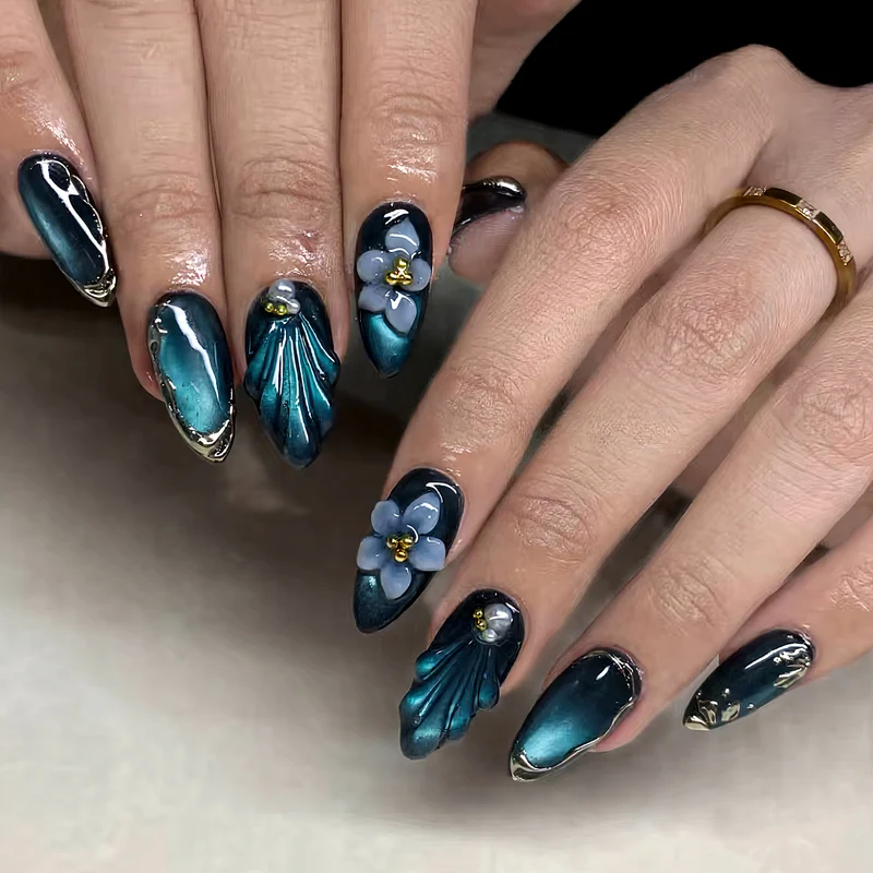 Künstlerische Florale und Gel Press-On Nagelkunst Karnz