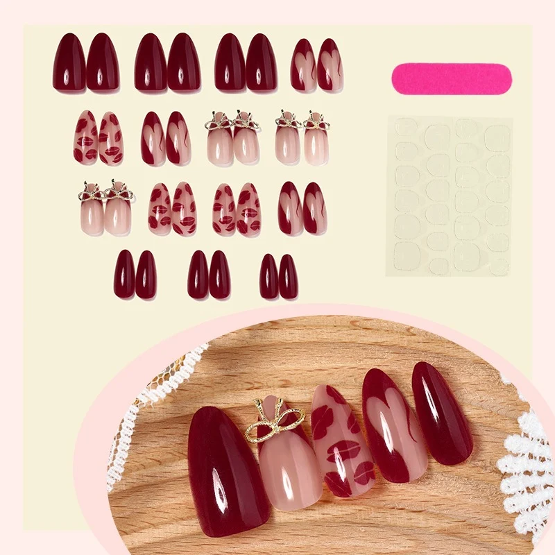 Kunstnagelset mit romantischen Schleifen- und Kusslippenmotiven Karnz