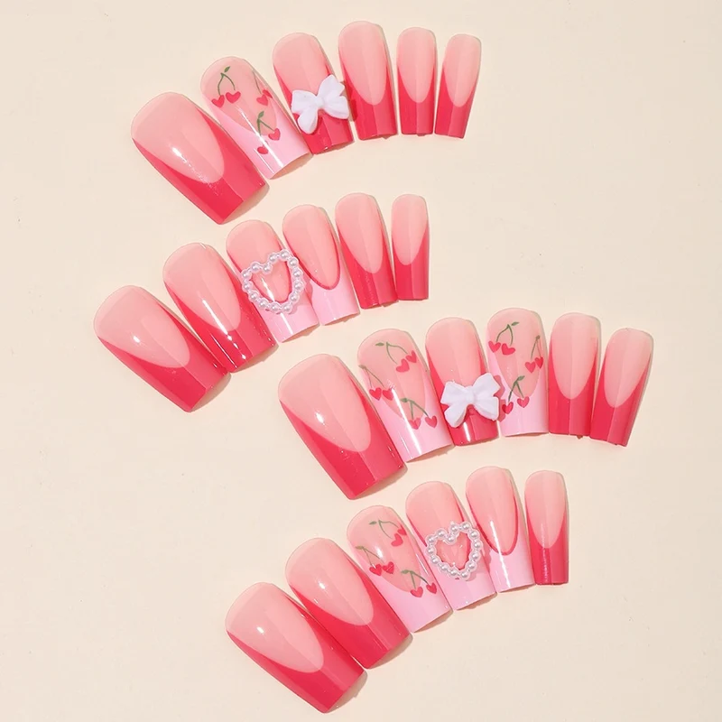 Kunstnagelset mit romantischen Kirschmotiven und eleganten Akzenten Karnz