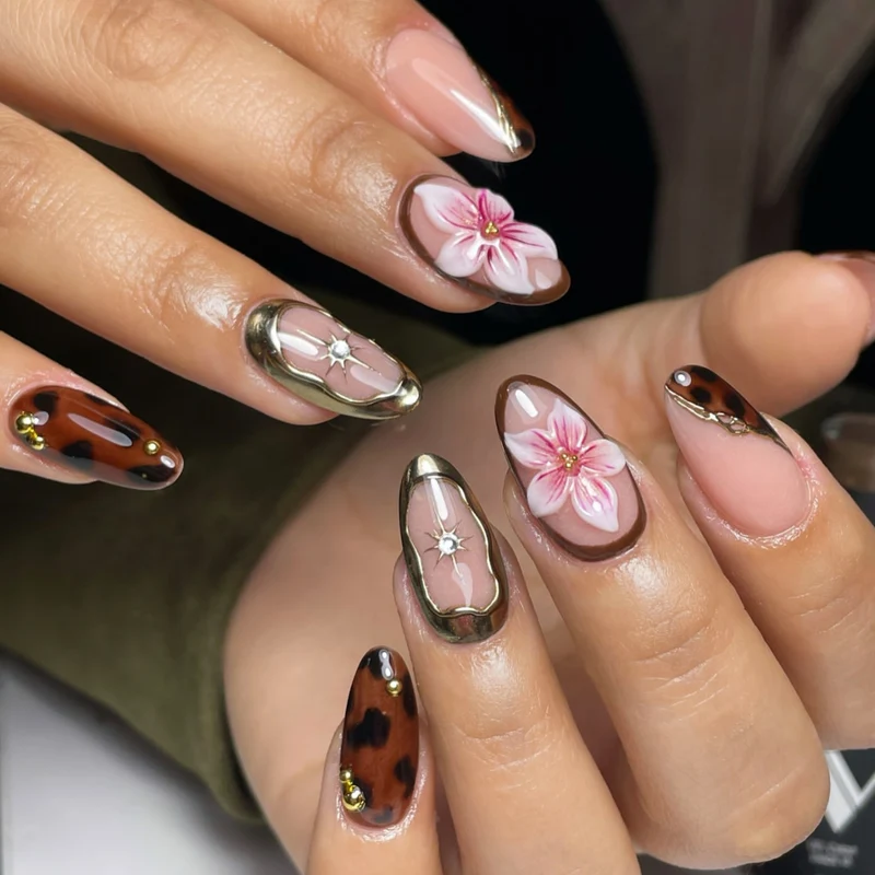 Künstlerisches Blumen- und Tierdruck Press-On Nagelkunst Set Karnz