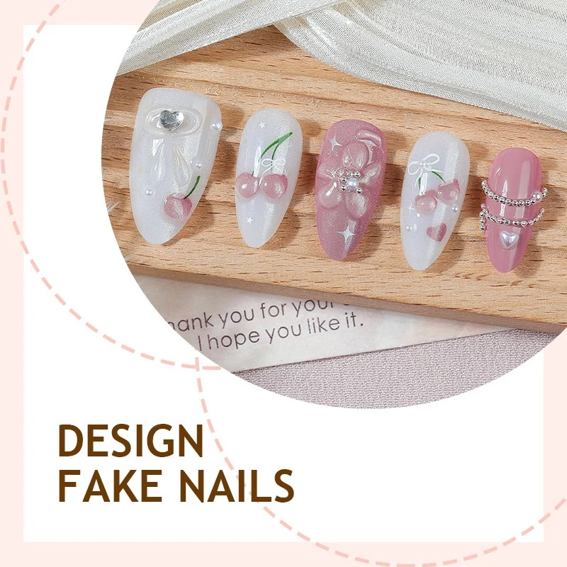 Kunstnagelset mit kreativen Blumen- und Glitzerelementen Karnz