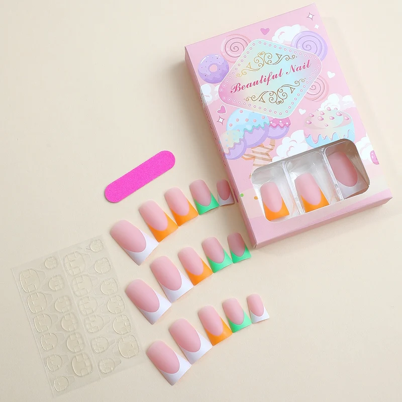 Kunstnagelset mit kreativem Farbverlauf Karnz