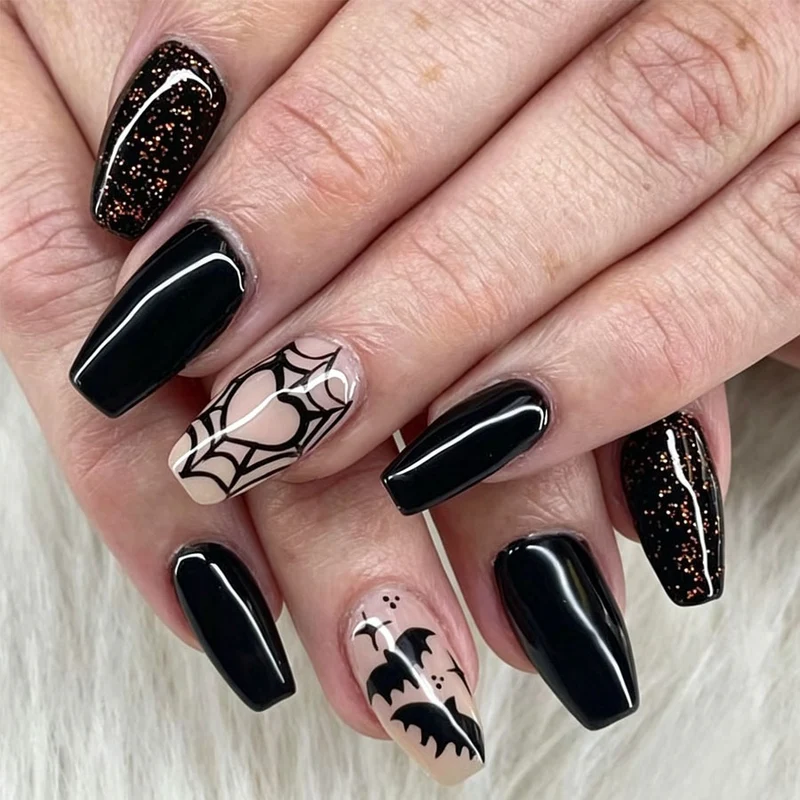 Kunstnagelset mit Halloween-Motiv und schaurigen Designs Karnz