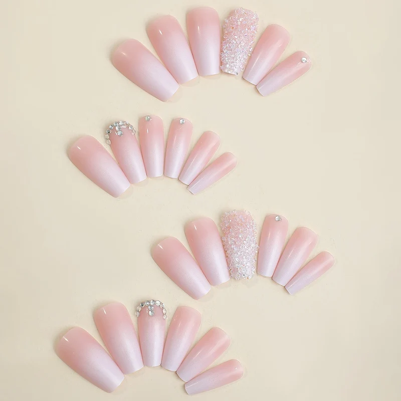 Kunstnagelset mit Glitzer- und Schneeflocken-Design Karnz