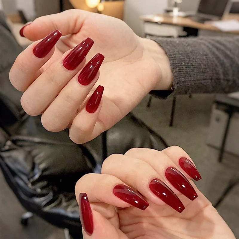 Kunstnagelset mit Glitzer- und Schneeflocken-Design Karnz
