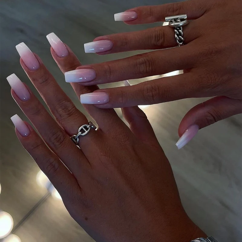 Kunstnagelset mit Glitzer- und Schneeflocken-Design Karnz
