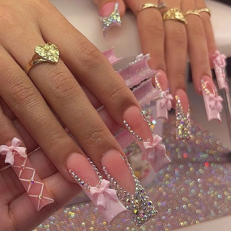 Kunstnagelset mit Glitzer- und Schleifenmotiv Karnz