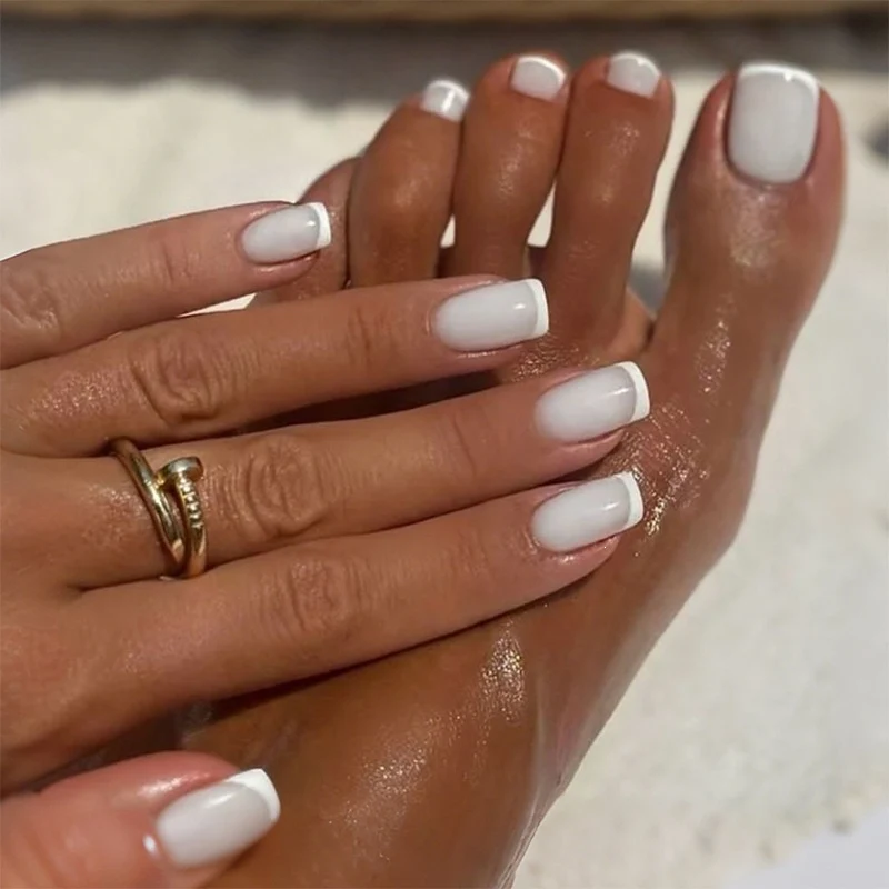 Kunstnail Set mit eleganten French-Spitzen Karnz