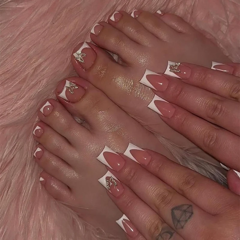 Kunstnail Set mit eleganten French-Spitzen Karnz