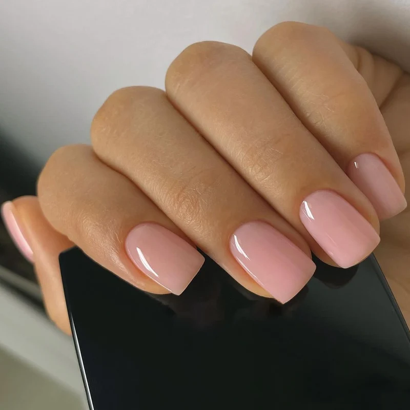 Kunstnagelset mit professionellem Design und pflegenden Eigenschaften Karnz